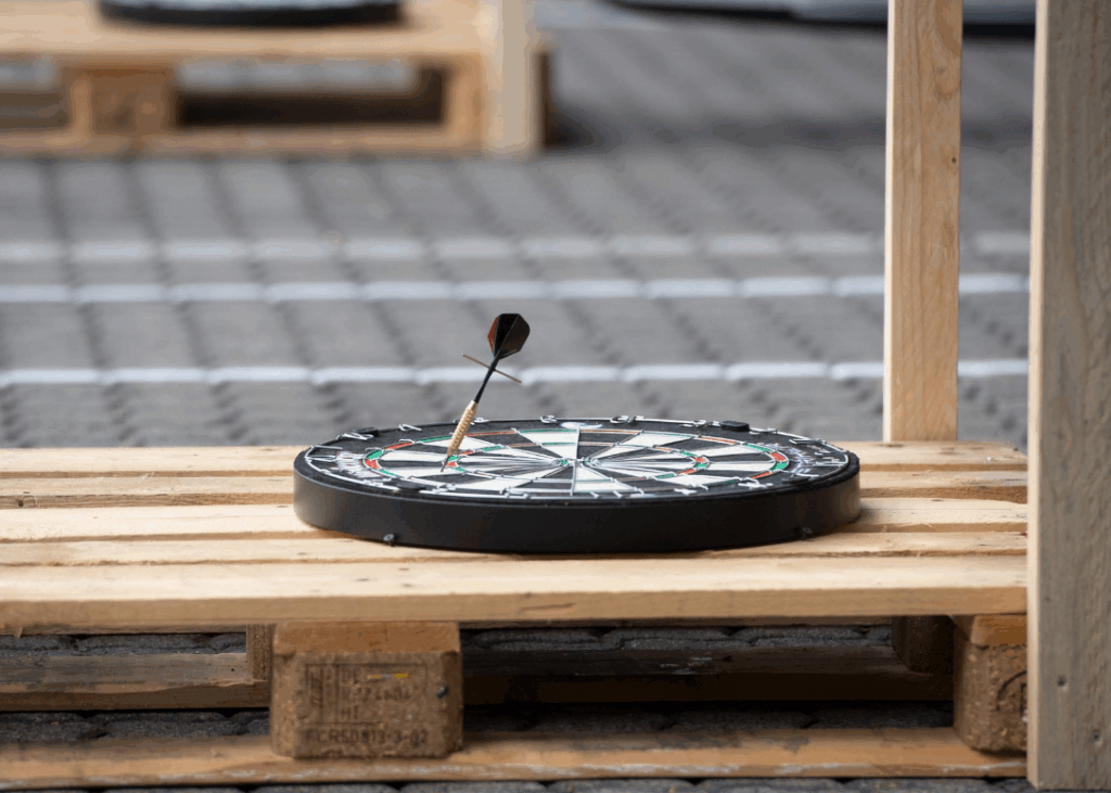 Dartpfeil trifft ins Ziel – StaplerCup-Challenge mit Präzision